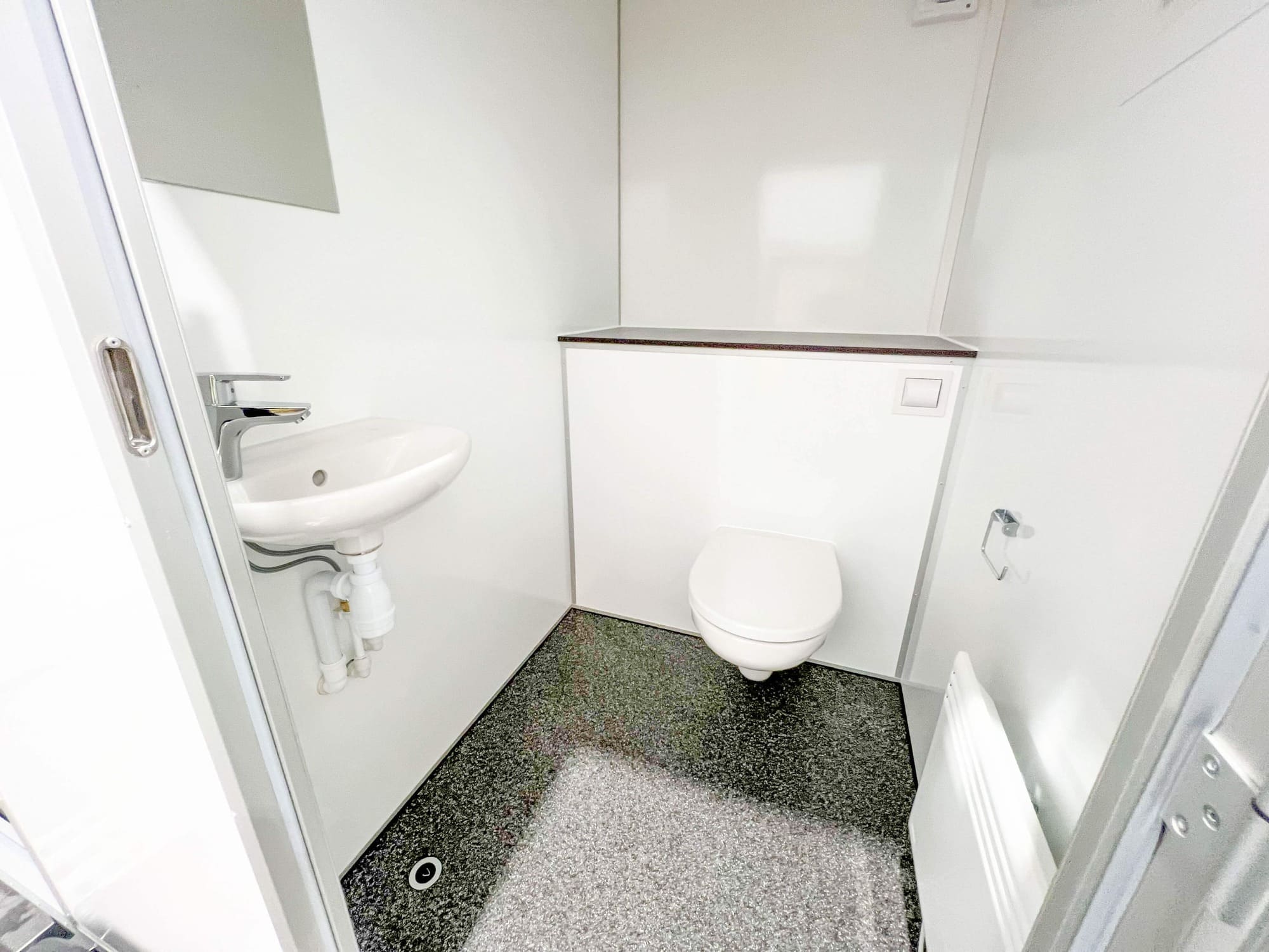 TYPE 240: TOILET TRAILER WITH 2 TOILETS : GRINDER-8