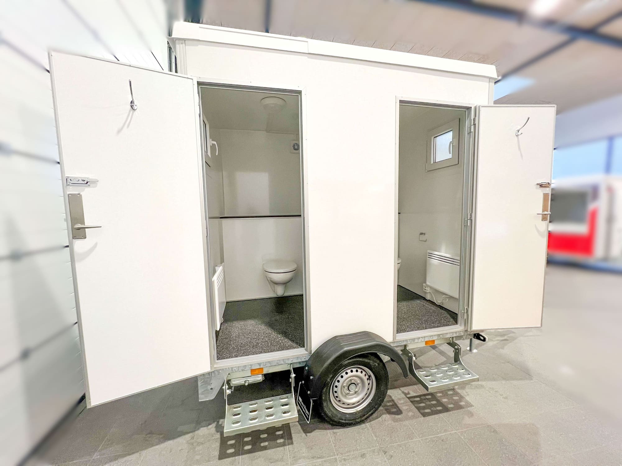 TYPE 240: Toiletwagen - 2 toiletten - vermaalpomp2