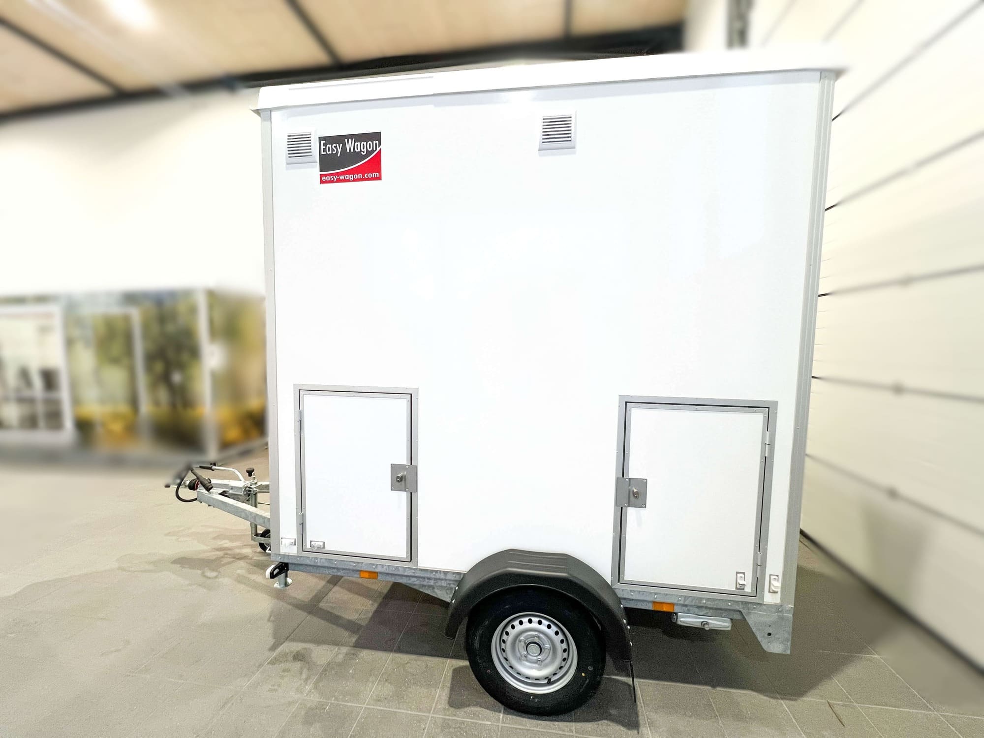 TYPE 240: Toiletwagen - 2 toiletten - vermaalpomp4