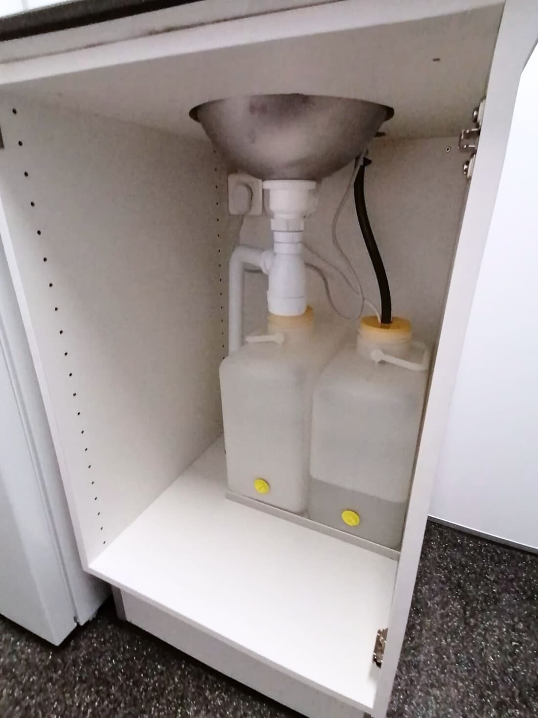 TYPE 320: Schaftwagen:kantoor - 4 personen - 1 Douche - Cinderella toilet4