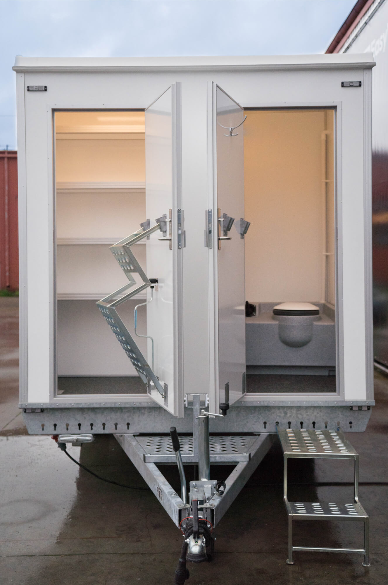 TYPE 335: Schaftwagen:kantoor - 4 personen - tank toilet - gereedschapskamer3