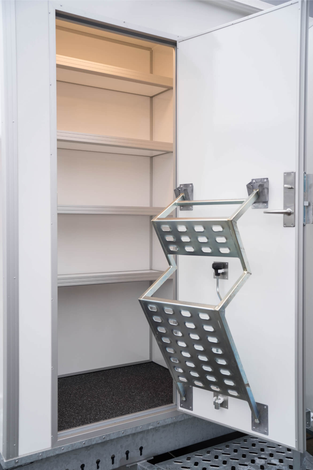 TYPE 335: Schaftwagen:kantoor - 4 personen - tank toilet - gereedschapskamer7