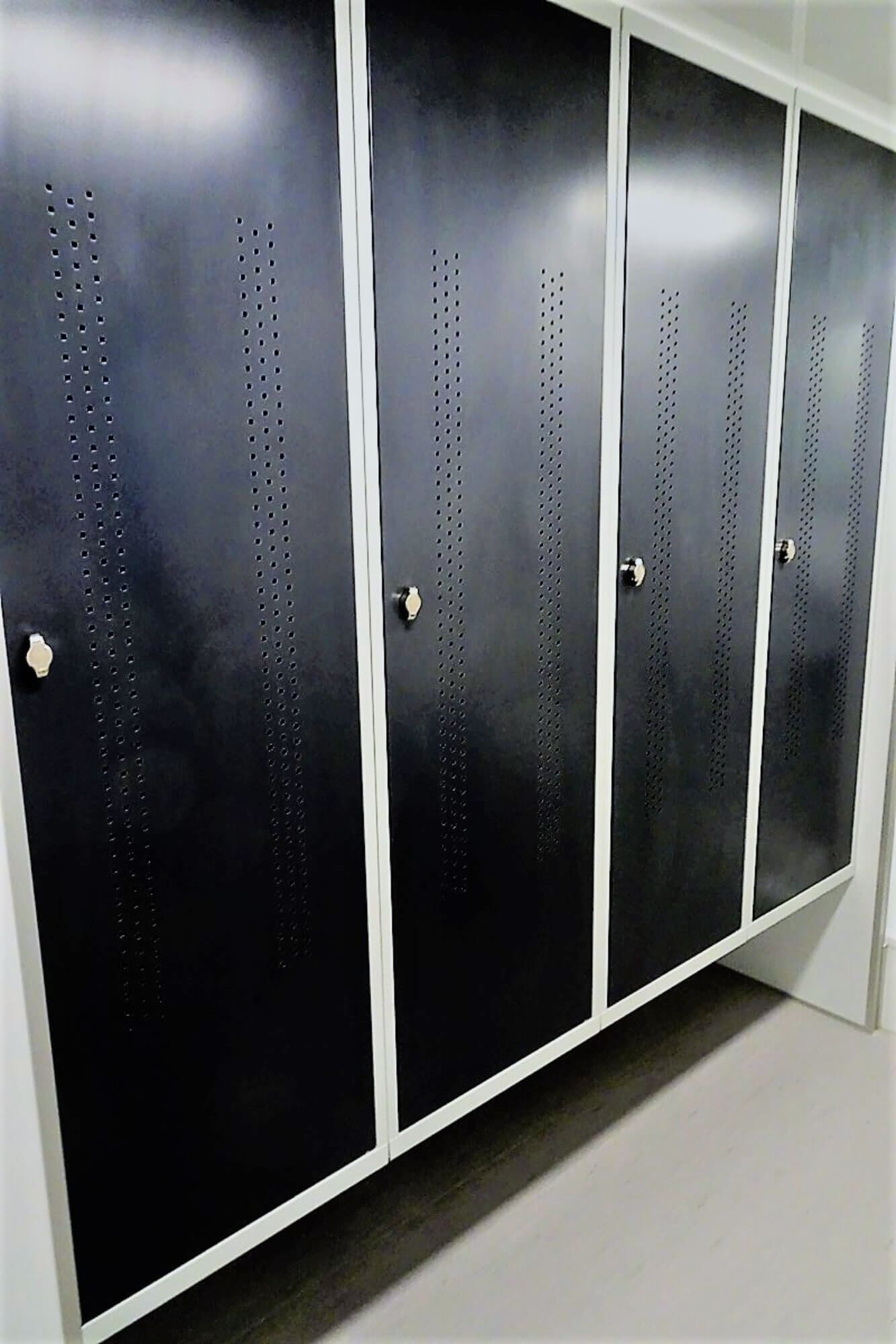 TYPE 524: Crewtrailer - 4 personen - kleedkamer2