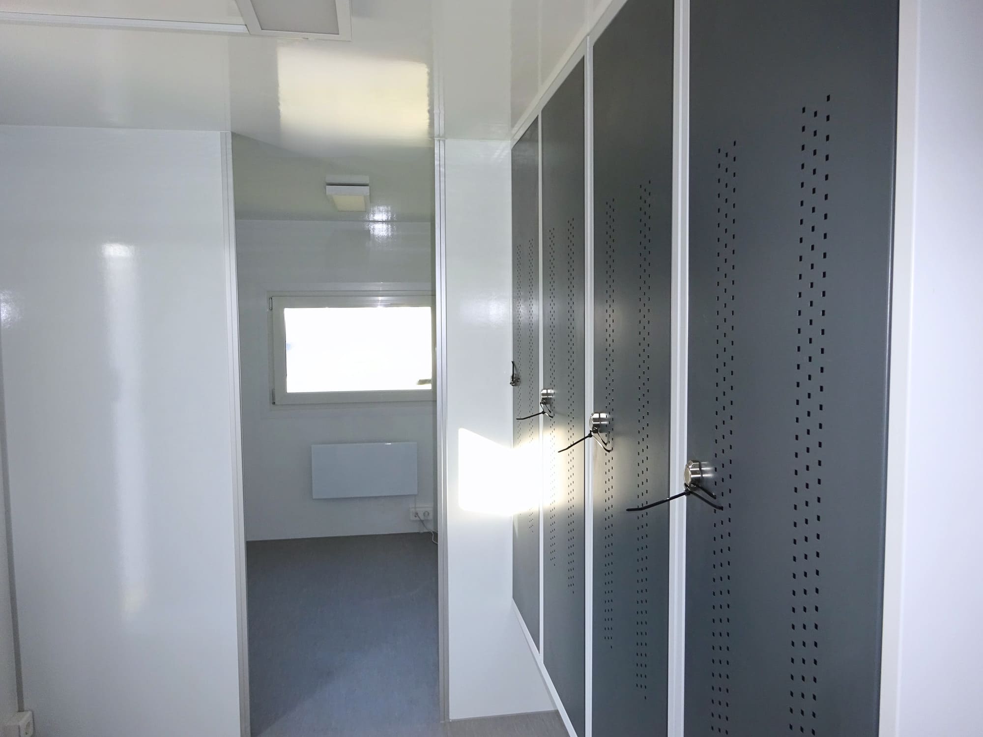 TYPE 524: Crewtrailer - 4 personen - kleedkamer4